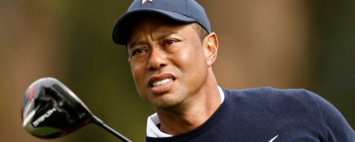 Tiger Woods vuelve y emociona con una vuelta bajo el par