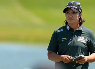 Ryu manda en el KPMG con Henderson al acecho