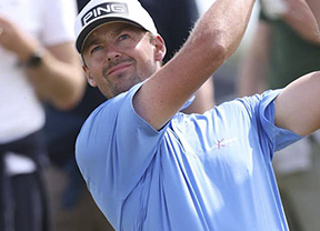 Cuádruple empate en cabeza con Alex del Rey (-3) y con los mejores del mundo en juego