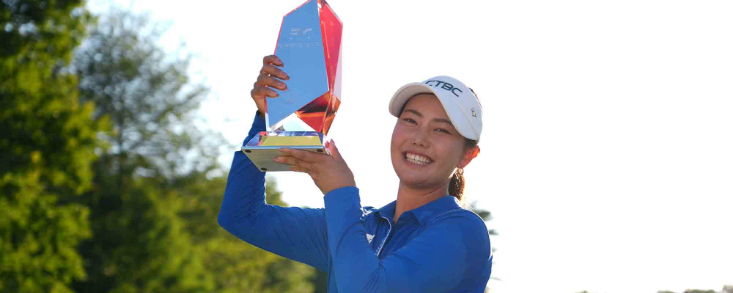 Wang se estrena con una gran actuación de Julia López