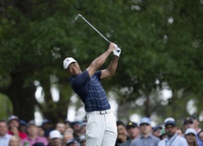 Tiger se aferra a la pelea en los 6 hoyos finales para pasar el corte